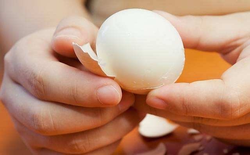 Cách lột mụn bằng trứng gà tại nhà đơn giản và an toàn 5