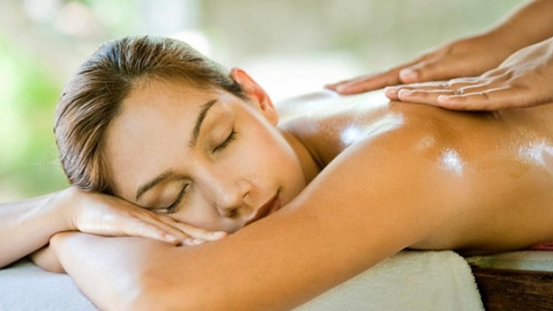 Cách massage lưng giúp giảm căng thẳng, mệt mỏi 2