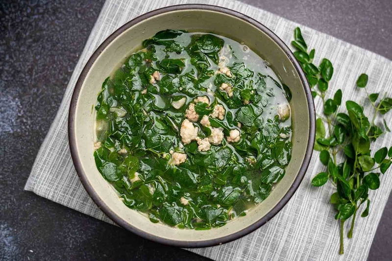 Cách nấu cháo chùm ngây cho bé đơn giản mà ngon miệng 1