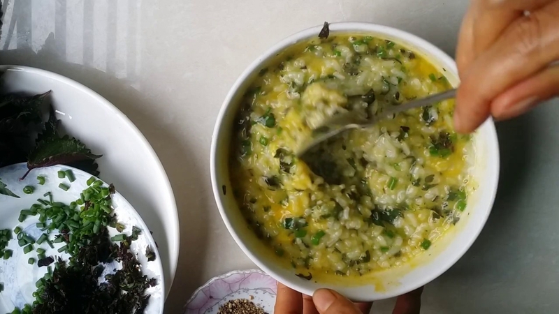 Cháo lá tía tô cho bé ăn dặm thơm ngon, dễ ăn