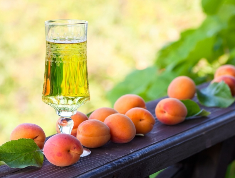 cách ngâm rượu mơ 1