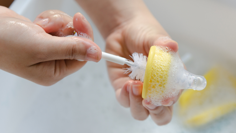 cach-pha-nuoc-70-do-khong-can-nhiet-ke-tai-nha-va-nhung-dieu-can-luu-y-khi-pha-sua-cho-be 4.png