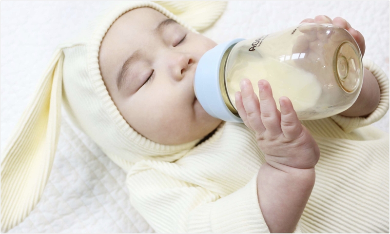 Mách các mẹ cách pha sữa Similac không bị vón cục 4