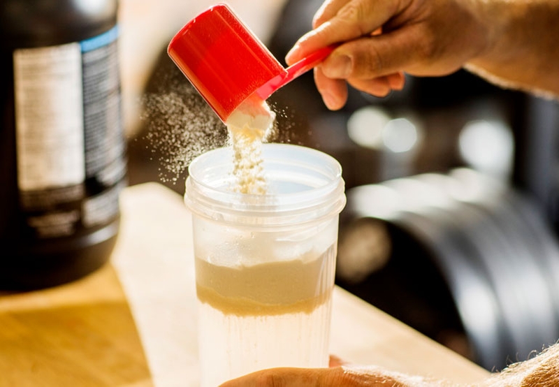 Hướng dẫn cách pha sữa whey protein đúng nhất thông qua kiểm soát lượng sữa khi uống