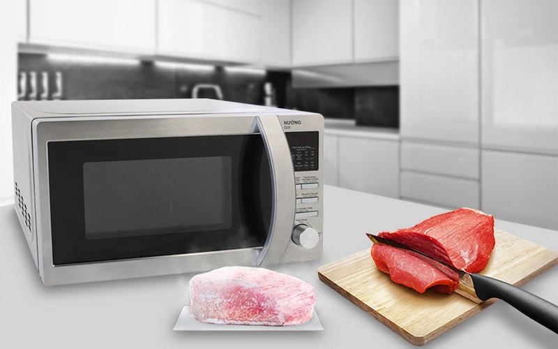 Ngoài dùng để nấu ăn nhanh, lò vi sóng còn có công dụng giúp rã đông thực phẩm