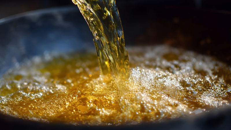 Chiên rán truyền thống có thể khiến bánh chưng hấp thu thêm chất béo