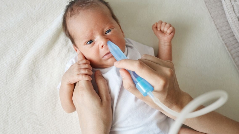 Hướng dẫn cách rửa mũi cho trẻ sơ sinh 1 tháng tuổi 2
