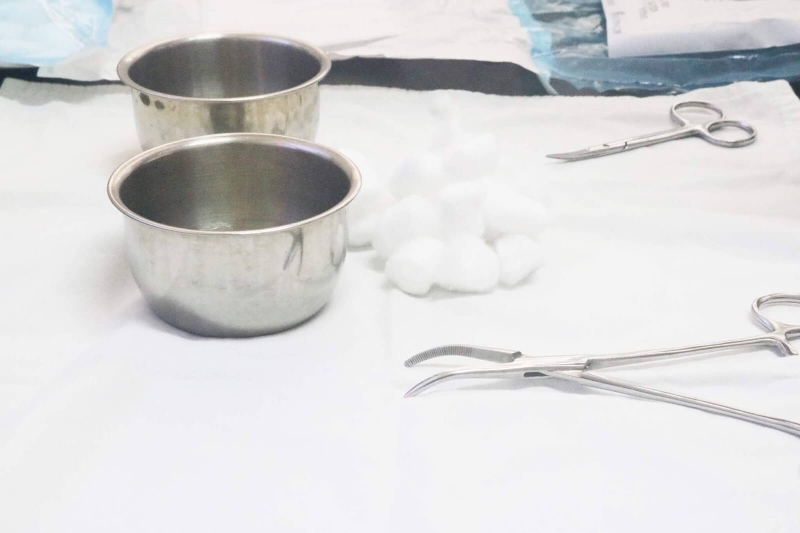 Cách rửa vết thương khâu tại nhà 3