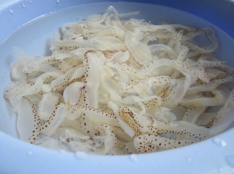 Cách sơ chế sứa để làm nộm ngon và an toàn 2