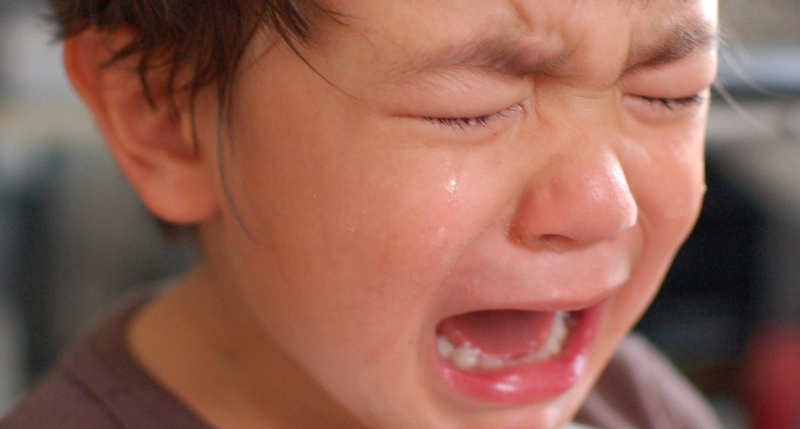 Cách sơ cứu khi bé bị đứt dây thắng môi trên? Khi nào trẻ cần phẫu thuật? 2