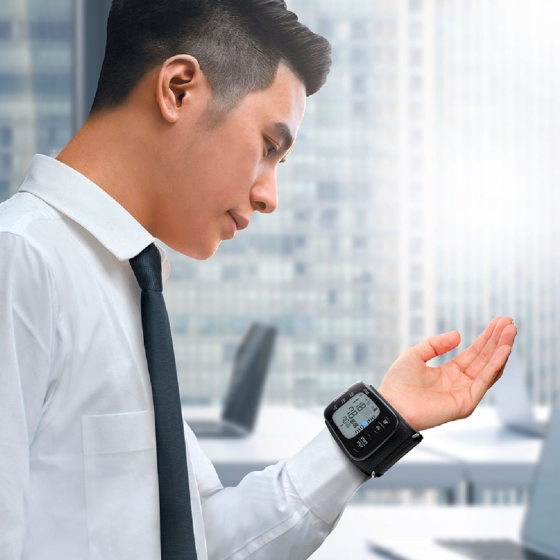 Cách sử dụng máy đo huyết áp cổ tay ai cũng cần biết 3