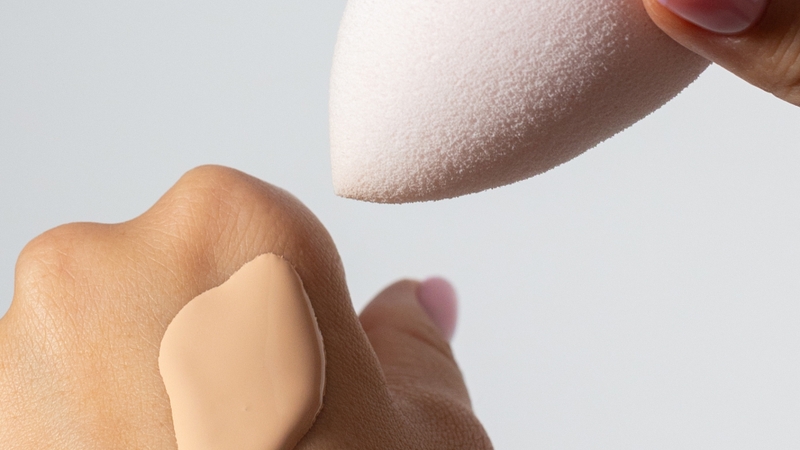 Cách sử dụng mút trang điểm đúng chuẩn giúp lớp nền mịn đẹp tự nhiên 3