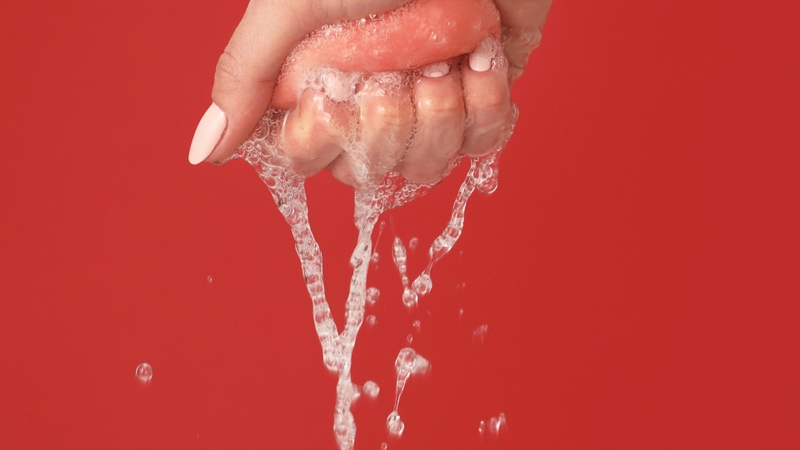 Cách sử dụng mút trang điểm đúng chuẩn giúp lớp nền mịn đẹp tự nhiên 4