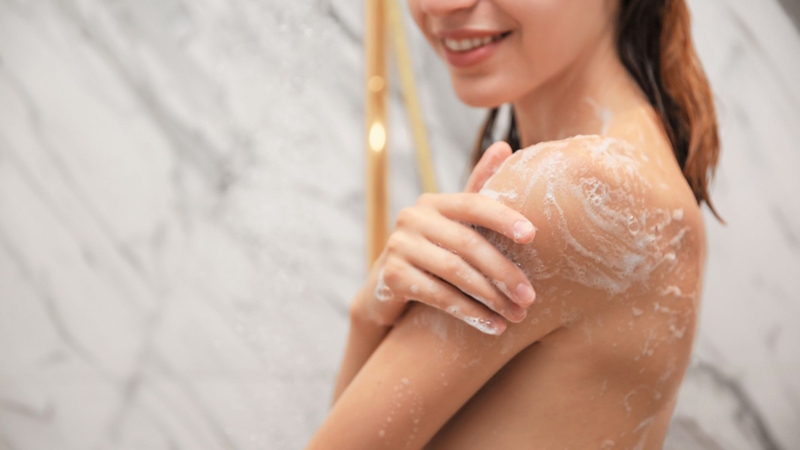 Cần làm sạch da trước khi dùng sữa dưỡng thể cho da khô