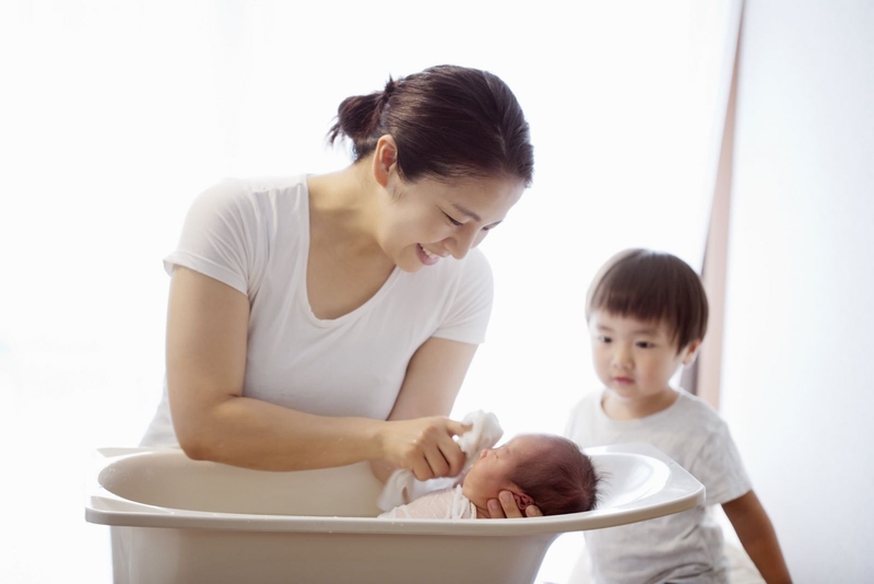 Cách tắm lá riềng cho trẻ sơ sinh và lưu ý mẹ cần biết 2