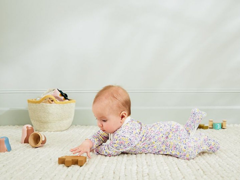 Cách tập cho bé lật nhanh chóng và an toàn mẹ nên biết 3