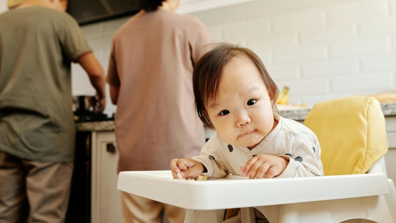 Hướng dẫn cách tập cho bé ngồi ghế ăn dặm hiệu quả 3