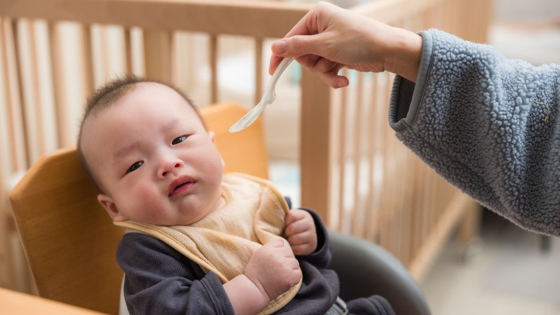 Hướng dẫn cách tập cho bé ngồi ghế ăn dặm hiệu quả 4