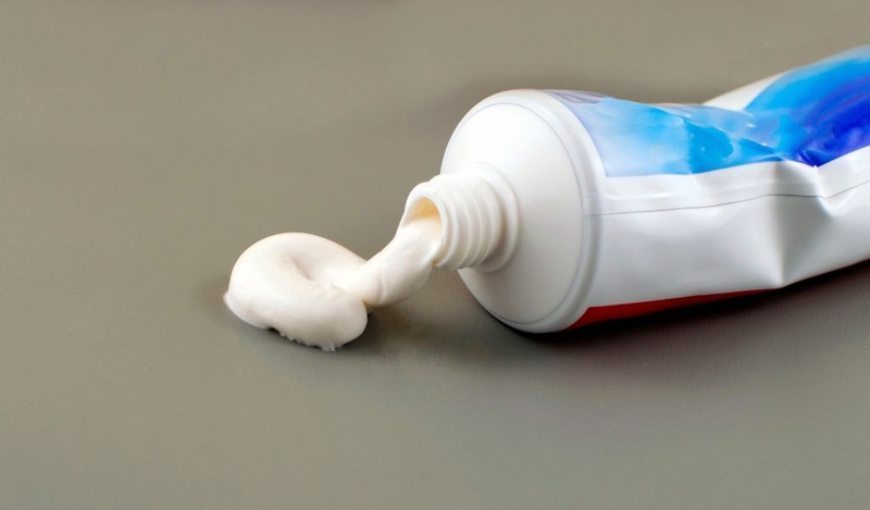 Cách tẩy nốt ruồi bằng kem đánh răng hiệu quả cho trường hợp nào? 3