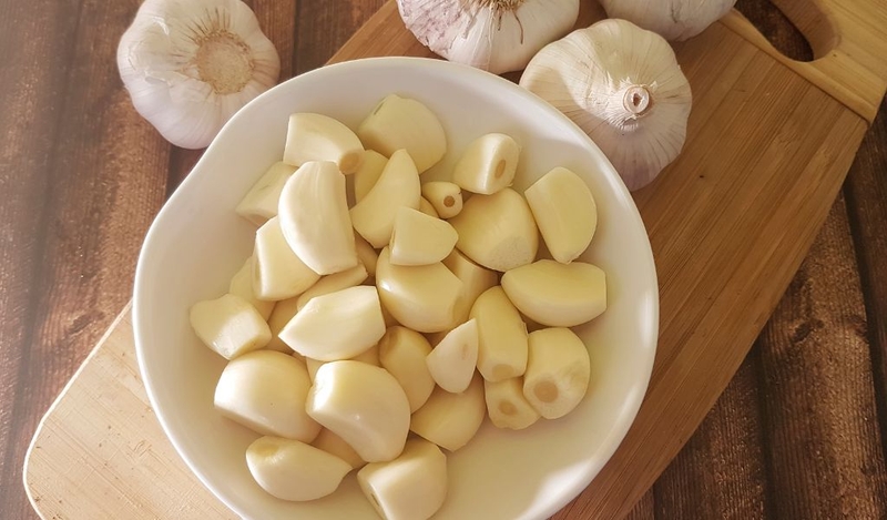 Cách tẩy nốt ruồi bằng tỏi tại nhà đạt hiệu quả tối ưu 1