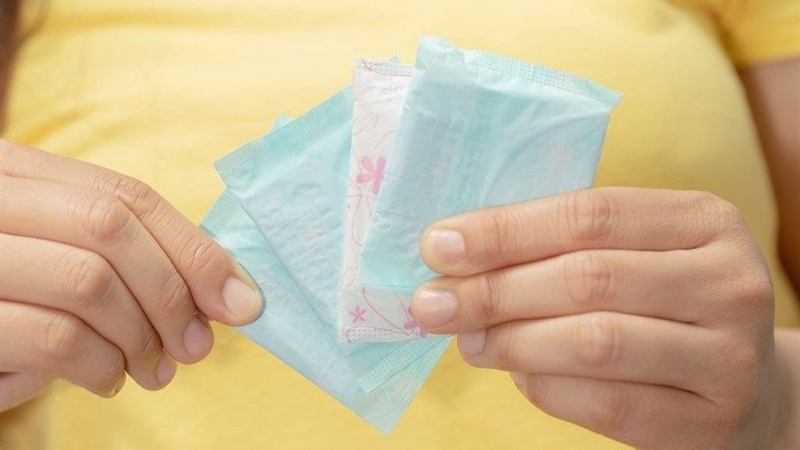 Cách thay băng vệ sinh khi ở trường mà bạn nữ nên biết! 2