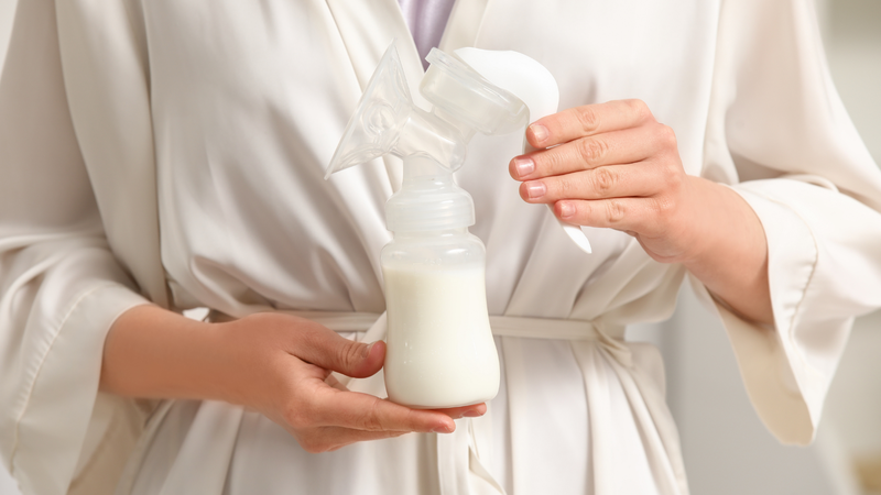 Không nên vắt sữa kiệt liên tục