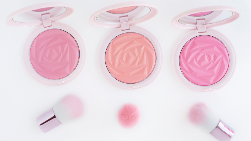 Chọn màu phấn má nhẹ nhàng nhưng vẫn không kém phần tươi tắn