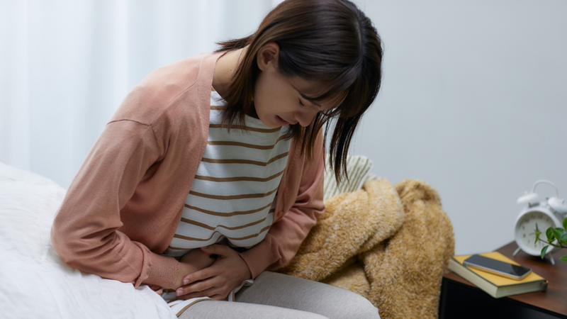 Đau bụng quặn kèm sốt, nôn, tiêu chảy kéo dài là những dấu hiệu cần đi khám sớm