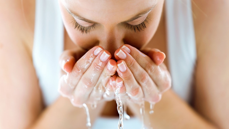 Cách trị mụn do dị ứng mỹ phẩm 3