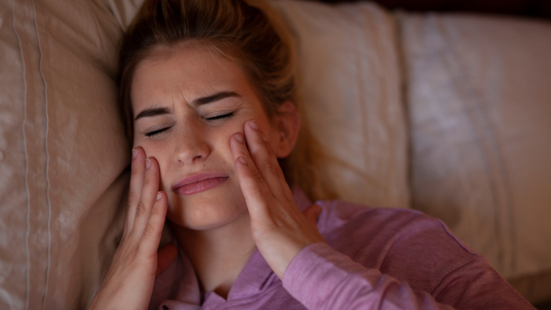 Cách trị nghiến răng khi ngủ - Nguyên nhân dẫn đến tật nghiến răng khi ngủ 2