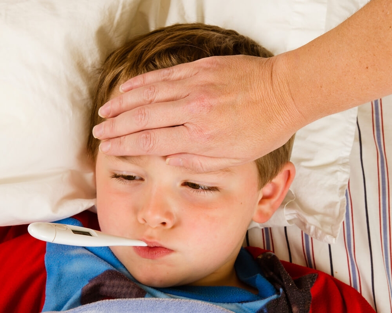 Cách trị sốt nhanh chóng đúng cách và hiệu quả cho bé