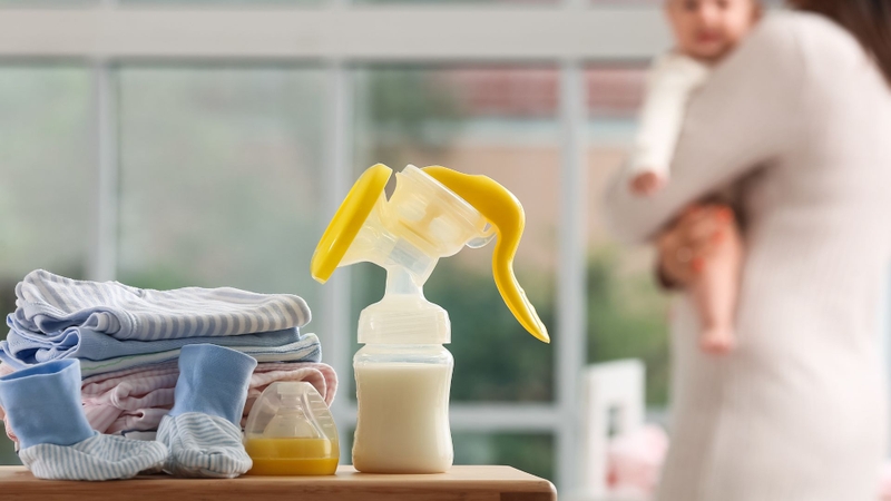 Trữ sữa mẹ giúp mẹ linh hoạt thời gian cho con bú