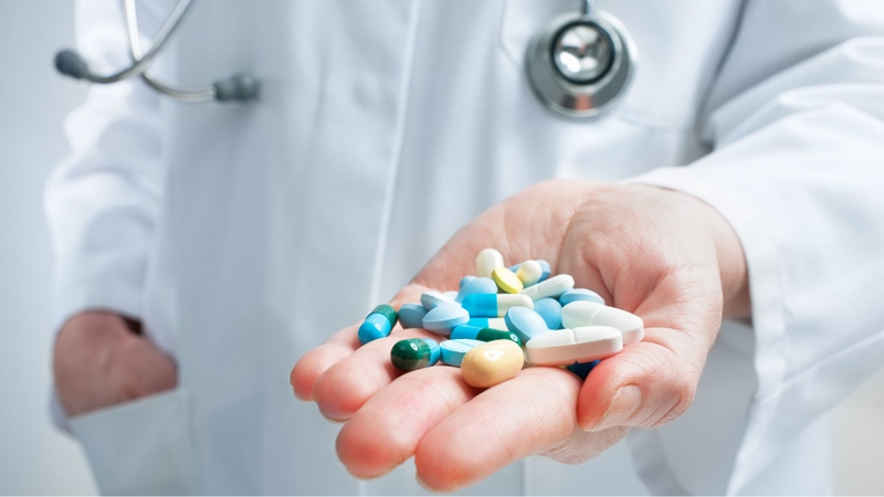 Cần lưu ý nguy cơ tương tác thuốc và tránh bổ sung vitamin A quá liều