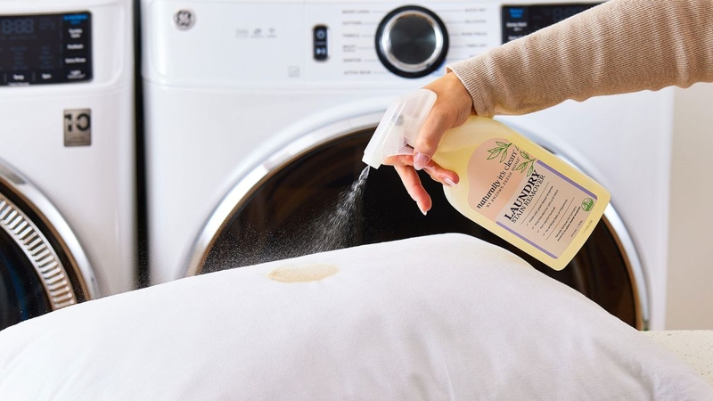 Tránh sử dụng hóa chất tẩy rửa mạnh khi làm sạch gối ngủ