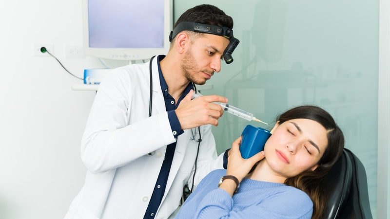 cách vệ sinh tai khi bị thủng màng nhĩ