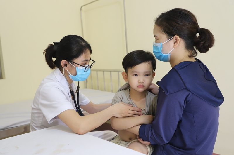 Cách xử trí tình trạng nóng sốt kèm tiêu chảy ở trẻ em như thế nào? 3