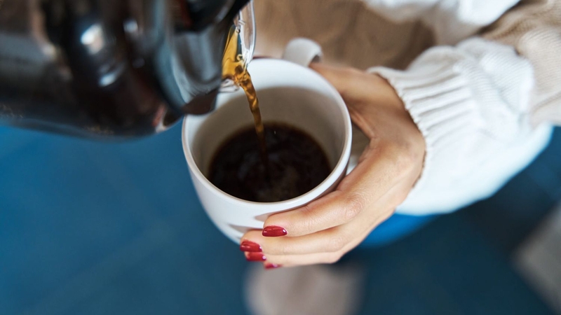Caffein có lợi hay có hại cho người bị đau đầu?