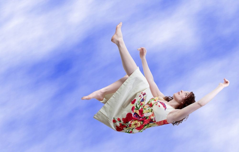 Cảm giác bị rơi khi ngủ là gì Làm cách nào để phòng tránh 2