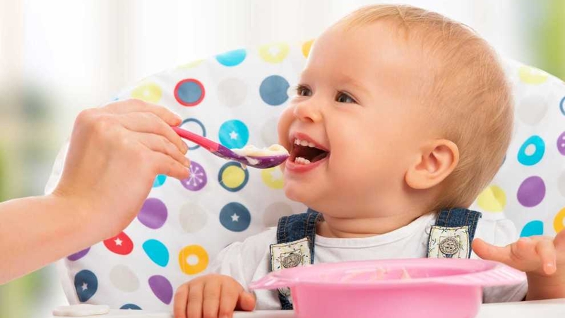 Cẩm nang ăn dặm cho bé: Ăn bột bao lâu chuyển sang cháo? 2
