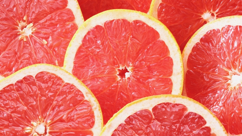 Bưởi không phù hợp với tất cả mọi người, đặc biệt khi đang dùng thuốc