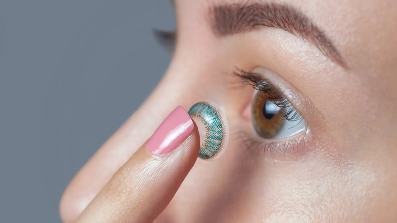 Cận 8 độ có đeo kính áp tròng được không? Cách chọn lens phù hợp 1