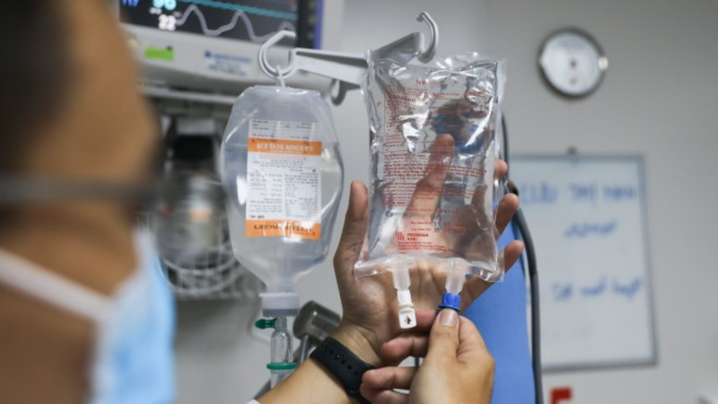 Cần bảo đảm cấp cứu, điều trị và chuyển tuyến kịp thời đối với các ca bệnh sốt xuất huyết và tay chân miệng