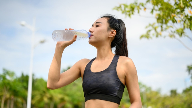 Nước giúp gel dễ hấp thu và giảm kích ứng dạ dày