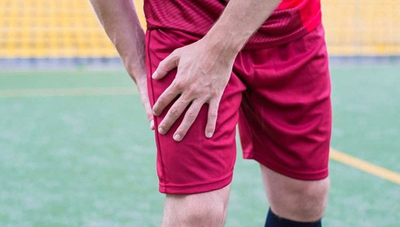 Cần làm gì khi đá bóng bị đau háng 1