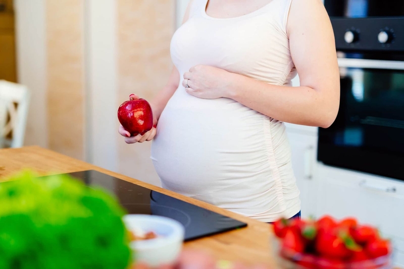 Cần làm gì khi dị ứng mỹ phẩm khi mang thai để tránh ảnh hưởng thai nhi? 3