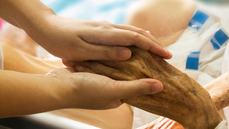 can-lam-gi-khi-nguoi-than-dang-hap-hoi (2).png