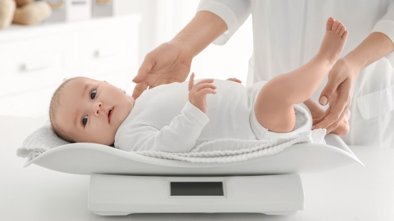 Cân nặng bé 5 tháng bao nhiêu là chuẩn? Làm sao đảm bảo sự phát triển của bé? 2
