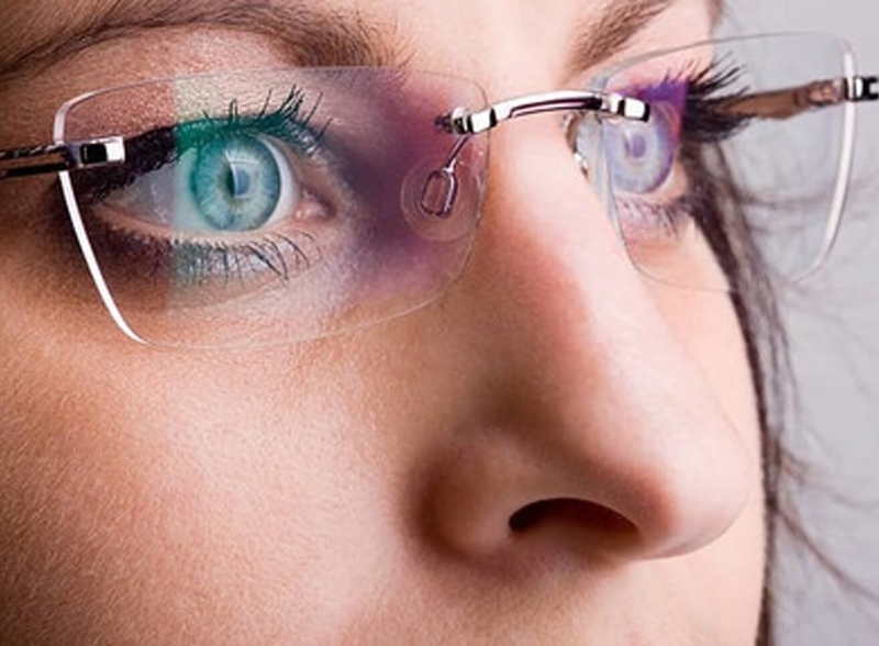 Độ cận thị càng cao, thị lực của người bệnh càng giảm, ảnh hưởng đến chất lượng sức khỏe và khó khăn trong việc điều trị