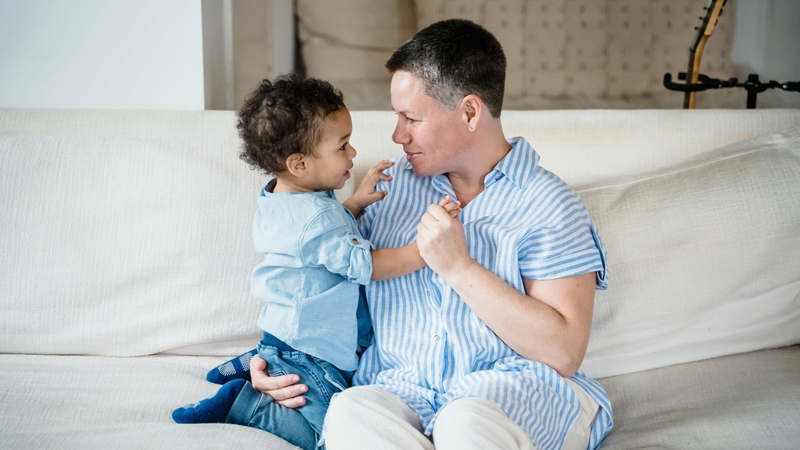 Trẻ từ 2 đến 3 tuổi nói rất nhiều, vốn từ tăng nhanh từ 50 - 200 từ