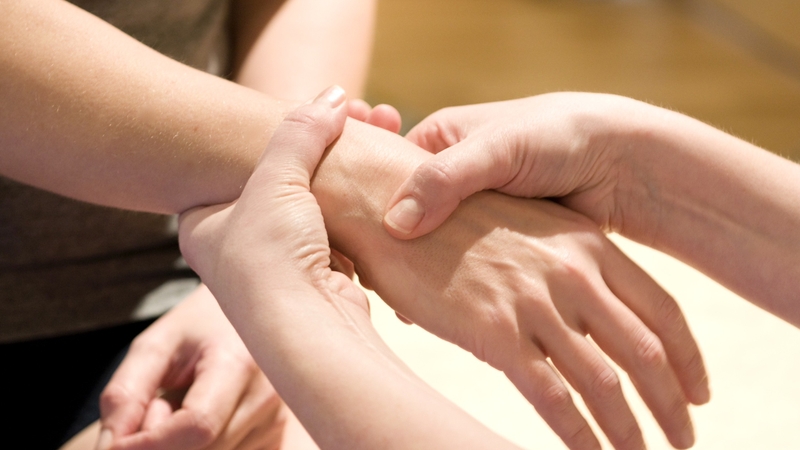 can-trong-voi-con-tetani-bieu-hien-nguy-hiem-cua-thieu-hut-canxi 2